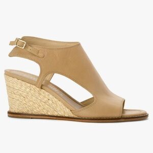 Bettye Muller Womens Poppy Leather Sandal 9 MUS Natural